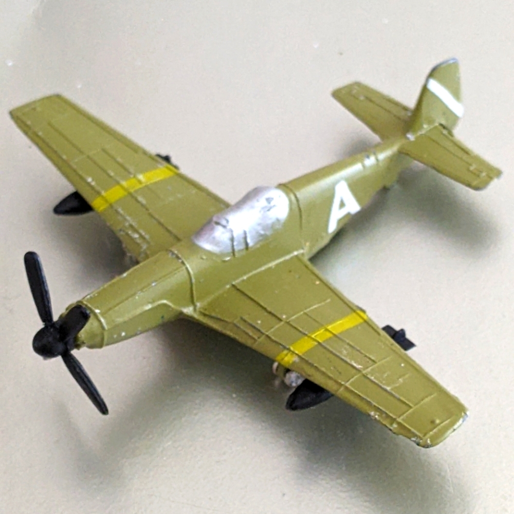 💚🛩️ 1982 VINTAGE COLLECTIBLE DYNA FLITES P-51 B MUSTANG PLANE